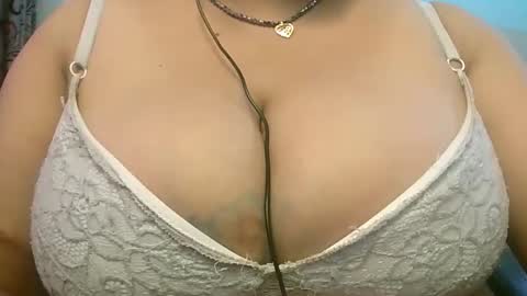 Snapshot of dipa2345 chatting on 09.18.25 dipa2345 online show from 09.18.25