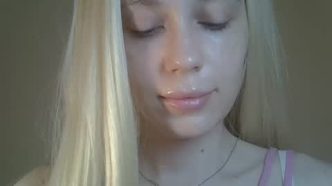 Snapshot of ditamilton chatting on 05.21.26 DitaMilton online show from 05.21.26