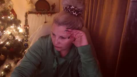 Snapshot of divineblond chatting on 11.30.25 Alexxa online show from 11.30.25