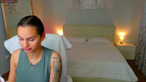 Snapshot of divineluxe chatting on 06.18.26 Ivory Blue. online show from 06.18.26