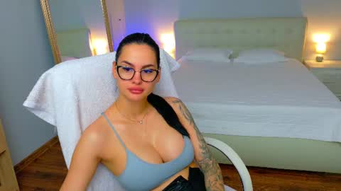 Snapshot of divineluxe chatting on 07.14.26 Ivory Blue. online show from 07.14.26