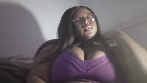 Snapshot of divinenicole22 chatting on 02.16.25 divinenicole22 online show from 02.16.25