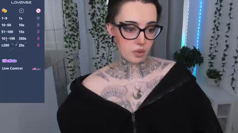 Snapshot of dixipixi_ chatting on 03.27.26 dixipixi_ online show from 03.27.26
