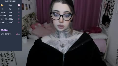 Snapshot of dixipixi_ chatting on 04.04.26 dixipixi_ online show from 04.04.26
