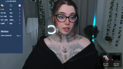 Snapshot of dixipixi_ chatting on 04.12.26 dixipixi_ online show from 04.12.26