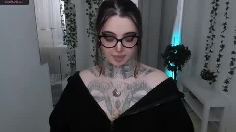 Snapshot of dixipixi_ chatting on 04.17.26 dixipixi_ online show from 04.17.26