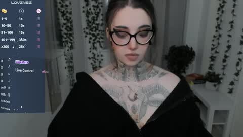 Snapshot of dixipixi_ chatting on 04.18.26 dixipixi_ online show from 04.18.26