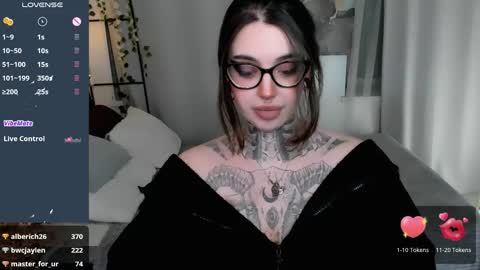 Snapshot of dixipixi_ chatting on 04.23.26 dixipixi_ online show from 04.23.26