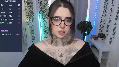 Snapshot of dixipixi_ chatting on 04.24.26 dixipixi_ online show from 04.24.26