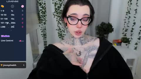 Snapshot of dixipixi_ chatting on 04.26.26 dixipixi_ online show from 04.26.26