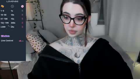 Snapshot of dixipixi_ chatting on 05.08.26 dixipixi_ online show from 05.08.26
