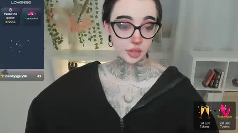 Snapshot of dixipixi_ chatting on 07.17.26 dixipixi_ online show from 07.17.26