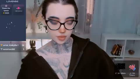 Snapshot of dixipixi_ chatting on 07.18.26 dixipixi_ online show from 07.18.26