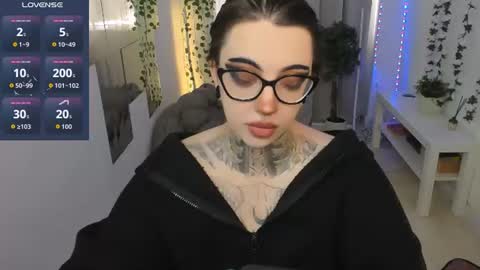 Snapshot of dixipixi_ chatting on 07.25.26 dixipixi_ online show from 07.25.26