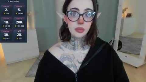 Snapshot of dixipixi_ chatting on 08.06.26 dixipixi_ online show from 08.06.26