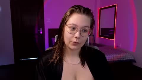 Snapshot of djennapalme chatting on 06.17.26 Jenia online show from 06.17.26