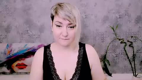 Snapshot of djullia chatting on 06.15.26 djullia online show from 06.15.26