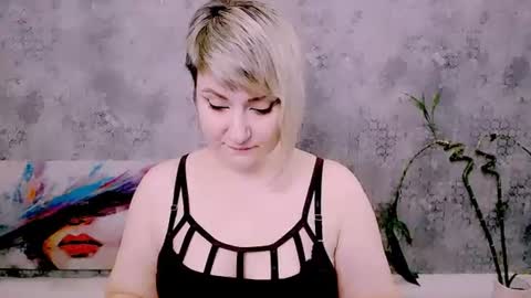 Snapshot of djullia chatting on 06.18.26 djullia online show from 06.18.26