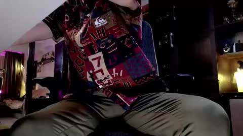 Snapshot of dl_raven chatting on 02.20.26 Silverhand online show from 02.20.26