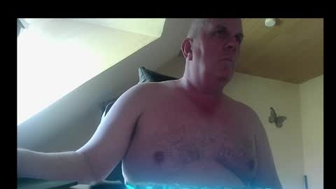 Snapshot of doggy2629 chatting on 05.27.26 doggy2629 online show from 05.27.26