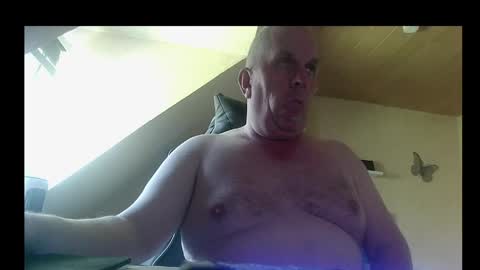 Snapshot of doggy2629 chatting on 05.28.26 doggy2629 online show from 05.28.26
