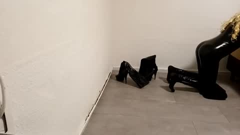 Carolina online show from 09.11.25