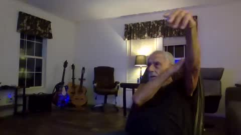 Snapshot of dogluc7 chatting on 12.08.24 dogluc7 online show from 12.08.24