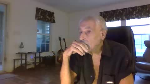 Snapshot of dogluc7 chatting on 12.29.24 dogluc7 online show from 12.29.24