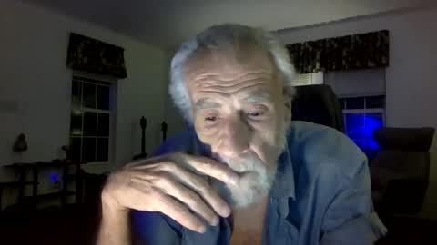 Snapshot of dogluc7 chatting on 01.29.25 dogluc7 online show from 01.29.25