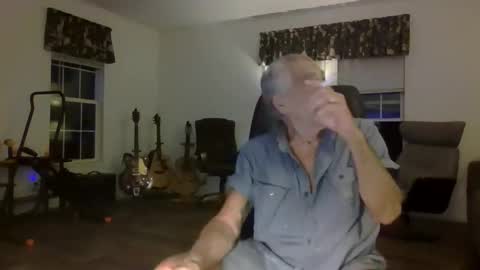 Snapshot of dogluc7 chatting on 02.01.25 dogluc7 online show from 02.01.25