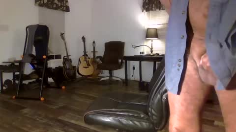 Snapshot of dogluc7 chatting on 10.31.25 dogluc7 online show from 10.31.25