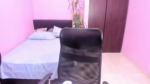 Snapshot of doll___squirt chatting on 09.09.25 sofia de la torre online show from 09.09.25