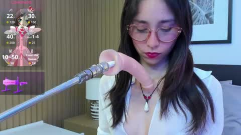 Snapshot of doll_bella_ chatting on 05.09.26 Bella online show from 05.09.26