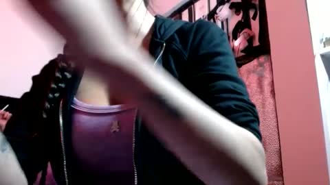 Snapshot of doll_sary chatting on 01.08.25 Catherine XXX online show from 01.08.25