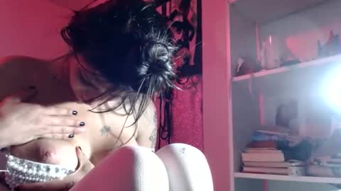 Snapshot of doll_sary chatting on 01.12.25 Catherine XXX online show from 01.12.25