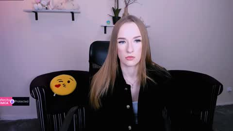 Snapshot of doll_vey chatting on 02.25.25 doll_vey online show from 02.25.25