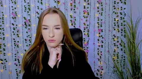 Snapshot of doll_vey chatting on 03.04.25 doll_vey online show from 03.04.25