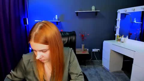 Snapshot of doll_vey chatting on 03.06.25 doll_vey online show from 03.06.25