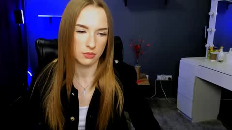 Snapshot of doll_vey chatting on 03.06.25 doll_vey online show from 03.06.25