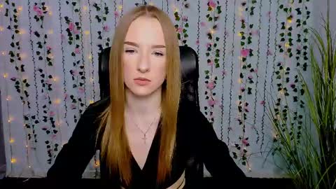 Snapshot of doll_vey chatting on 03.07.25 doll_vey online show from 03.07.25