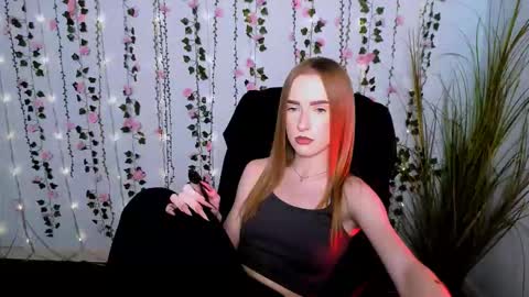 Snapshot of doll_vey chatting on 09.11.25 doll_vey online show from 09.11.25