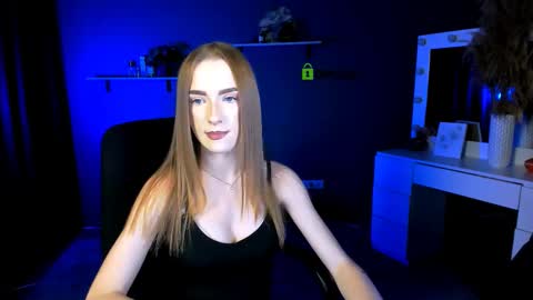 Snapshot of doll_vey chatting on 09.16.25 doll_vey online show from 09.16.25