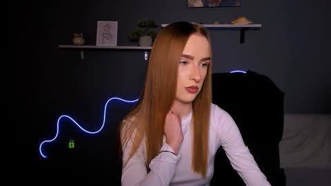 Snapshot of doll_vey chatting on 09.18.25 doll_vey online show from 09.18.25