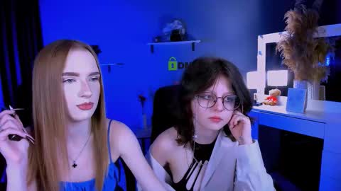 Snapshot of doll_vey chatting on 09.29.25 doll_vey online show from 09.29.25