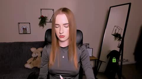 Snapshot of doll_vey chatting on 10.02.25 doll_vey online show from 10.02.25