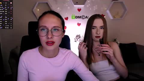 Snapshot of doll_vey chatting on 10.04.25 doll_vey online show from 10.04.25