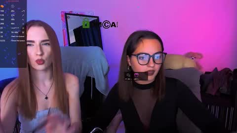 Snapshot of doll_vey chatting on 10.13.25 doll_vey online show from 10.13.25