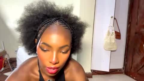 Snapshot of dolldol18 chatting on 10.25.25 Doll online show from 10.25.25