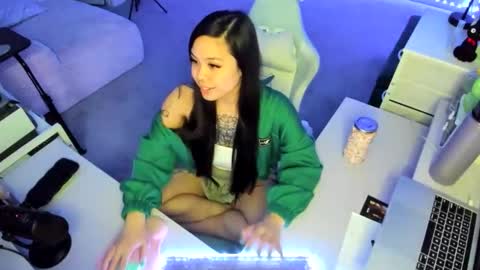 DOLLLFACE online show from 02.01.26