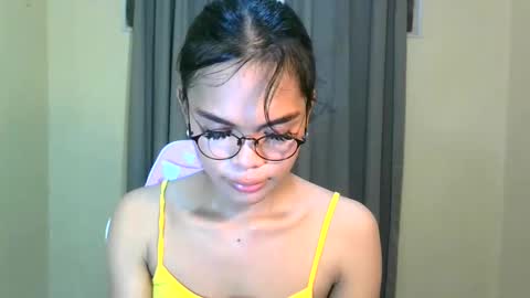 Snapshot of dolly_angel2 chatting on 12.06.24 dolly_angel2 online show from 12.06.24